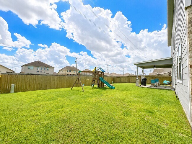 Building Photo - 377 Selah Ct