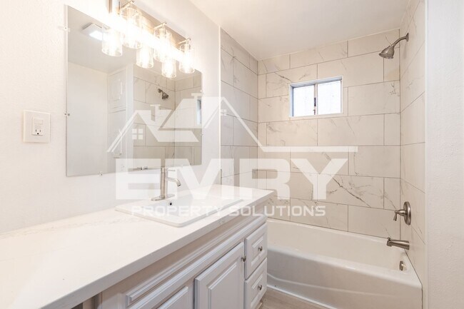 Building Photo - 6221 Fishburn Ave