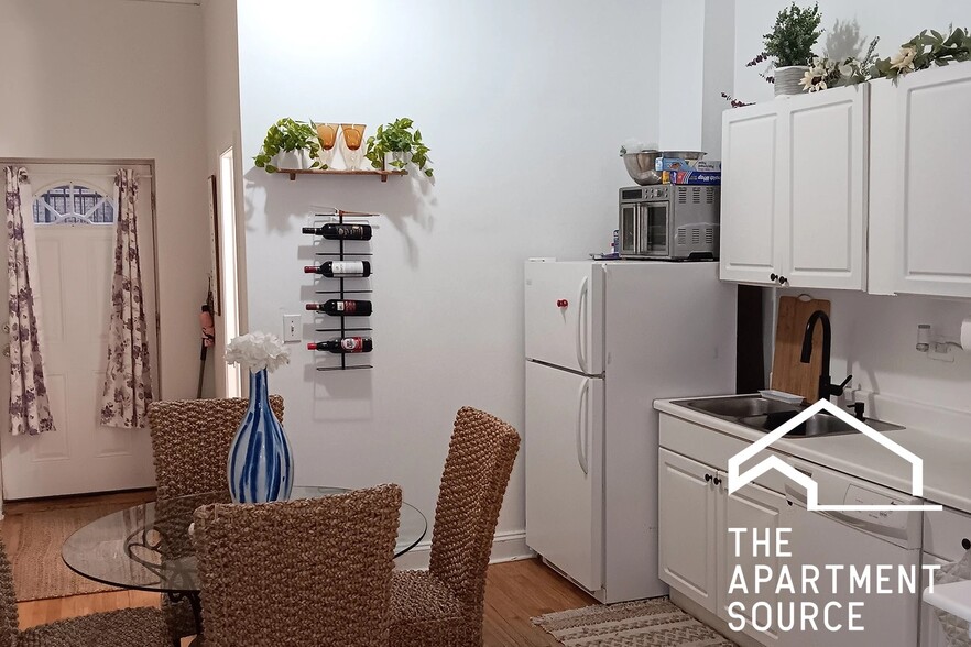 Building Photo - 918 Green Bay Rd