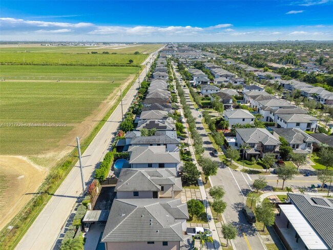 Building Photo - 16175 SW 136th Terrace