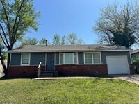 Building Photo - Available Now - Cute 3 Bedroom/1 Bath by Chamberlain Park