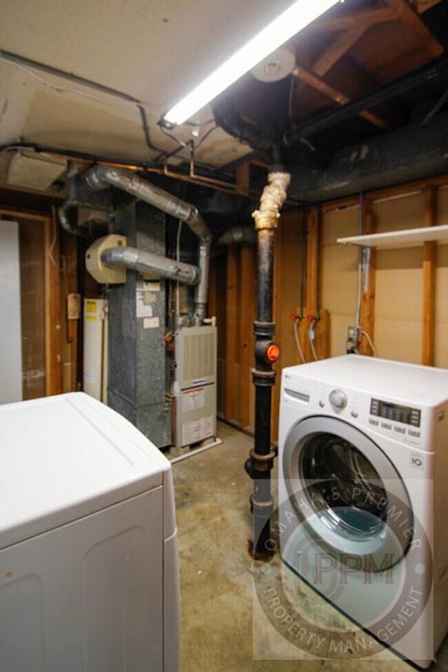 Building Photo - 12317 Weir St