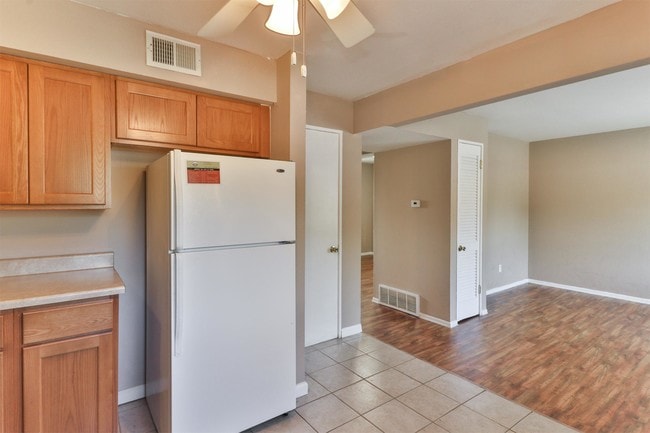 Building Photo - 471 S Holmes Ave