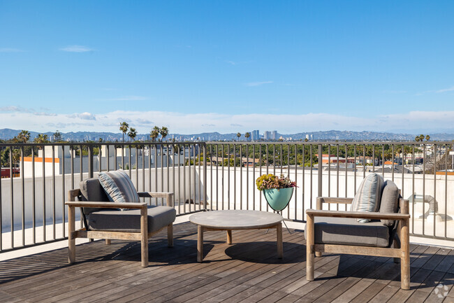 Rooftop - Frame Mar Vista