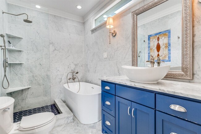 Building Photo - 5146 Goodwin Ave