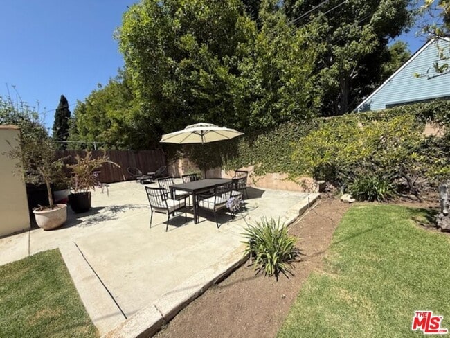 Building Photo - 2103 Holmby Ave