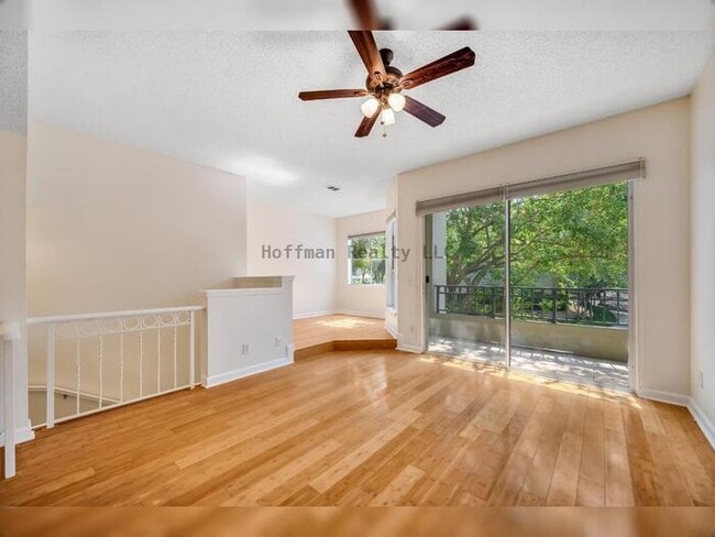 Building Photo - Condo on desirable Harbour Island