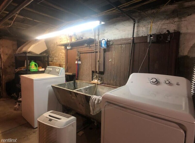 Washer and Dryer - 2911 Poplar St