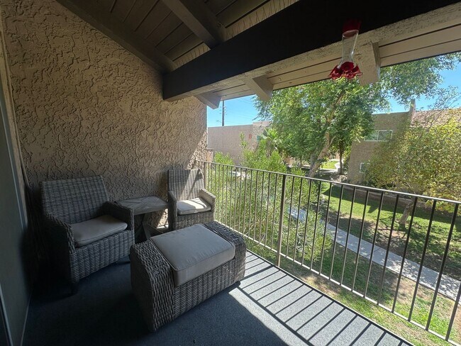 Building Photo - Charming 2 Bed 1 bath Condo