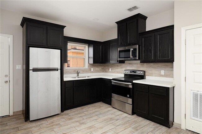 Building Photo - 16 W Harrison Ave