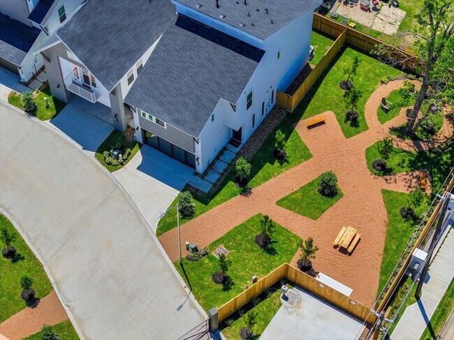 Building Photo - 7613 Victory Reserve St