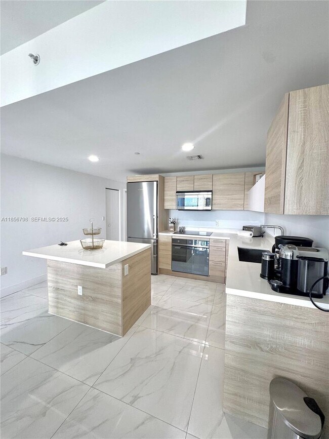 Building Photo - 16385 Biscayne Blvd