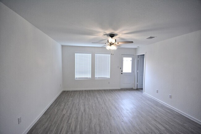 Building Photo - 768 Grey Dove Trl