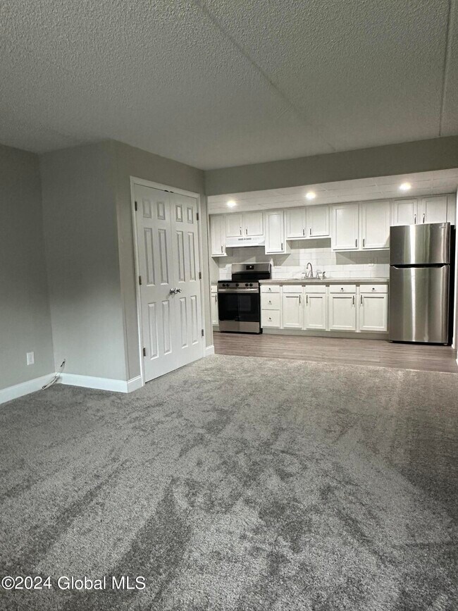 Building Photo - 205 S Allen St