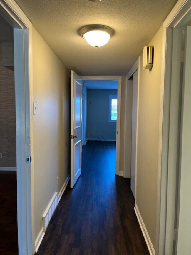 Building Photo - 4400 Poplar Ave