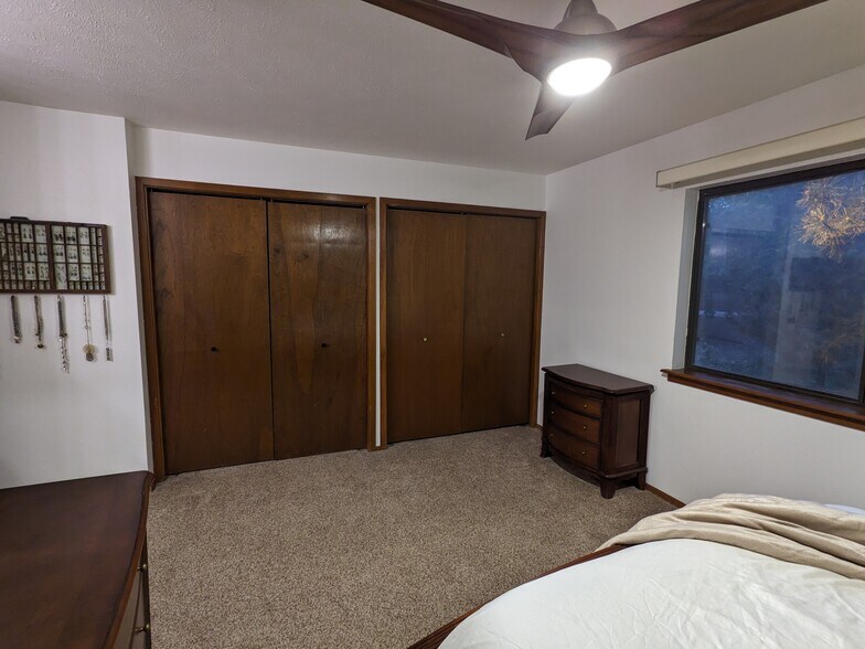 Primary Bedroom - 525 Manhattan Dr