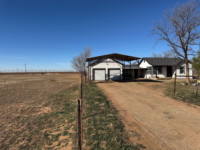 Building Photo - So Peaceful! Adorable Farmhouse 3/2/2 on a...