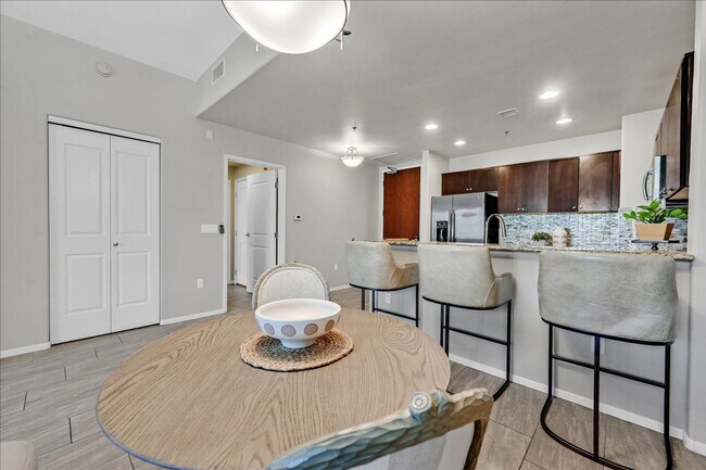 Building Photo - Gorgeous Condo at One Las Vegas!