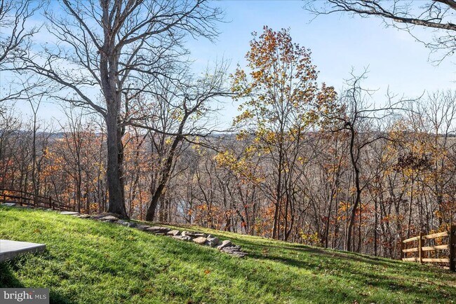 Building Photo - 440 Redbud Ln