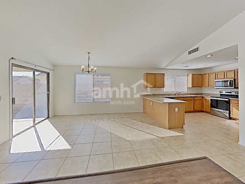 Building Photo - 14943 N 133rd Ln