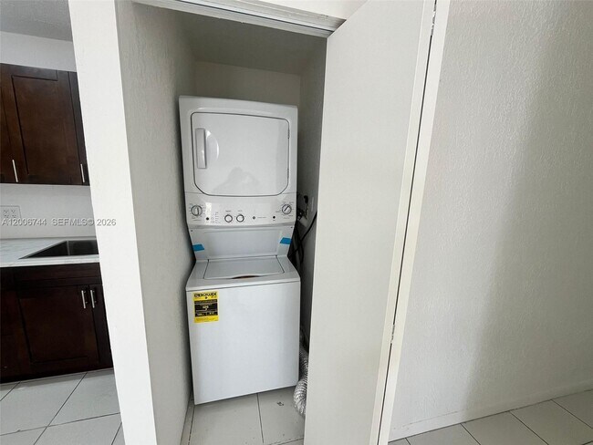 Building Photo - 15741 NW 40th Ct