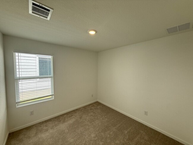 Building Photo - Brand New 4bd/2ba in Prime Location