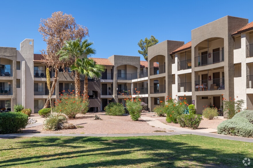 Building Photo - Casa Bella