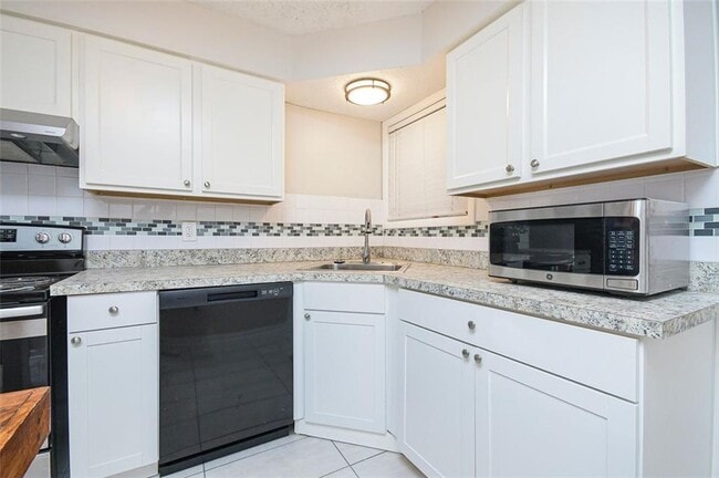 Building Photo - 742 Brentwood Pl