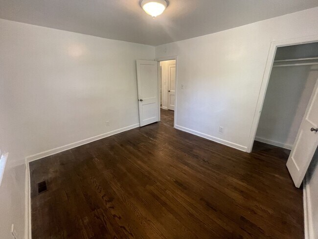 Building Photo - 2 bd 1 ba Detached house