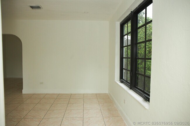 Building Photo - 25 NE 43rd St