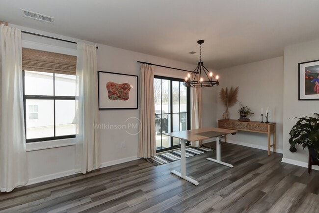 Building Photo - Stunning 4BD/2.5BTH 2-Story Single Family ...