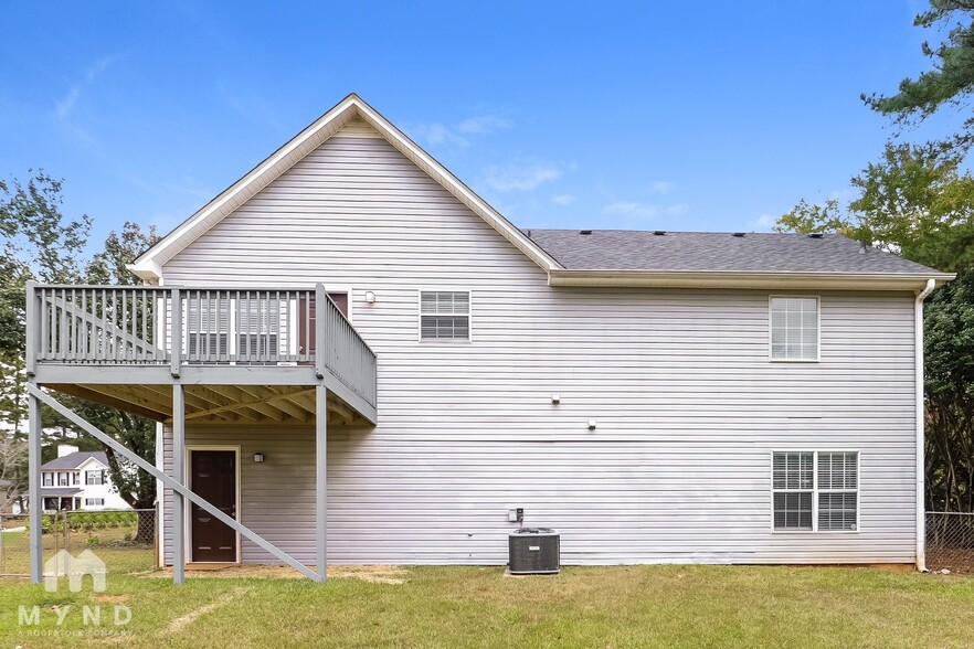 Building Photo - 120 Princeton Way