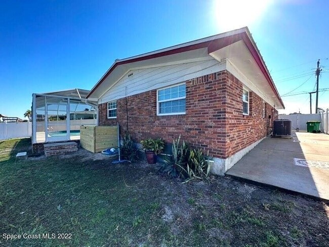 Building Photo - 1660 Neptune Dr