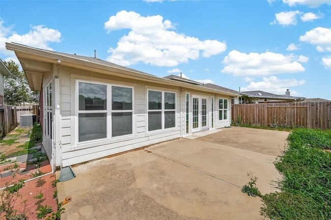 Building Photo - 13915 Maleewan Ln