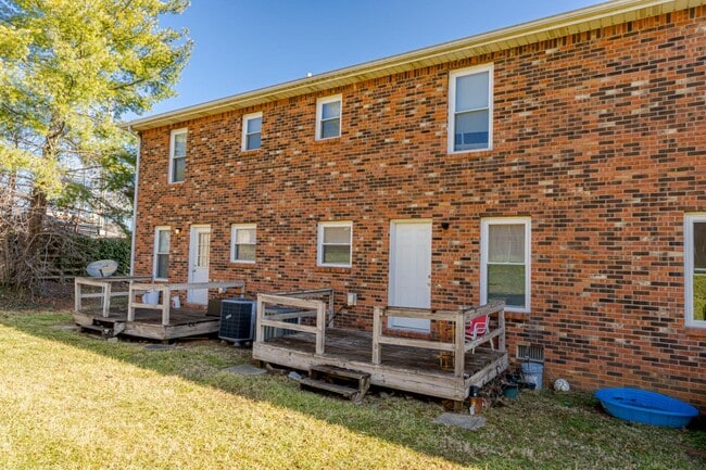 Building Photo - 313 Berkley Ct