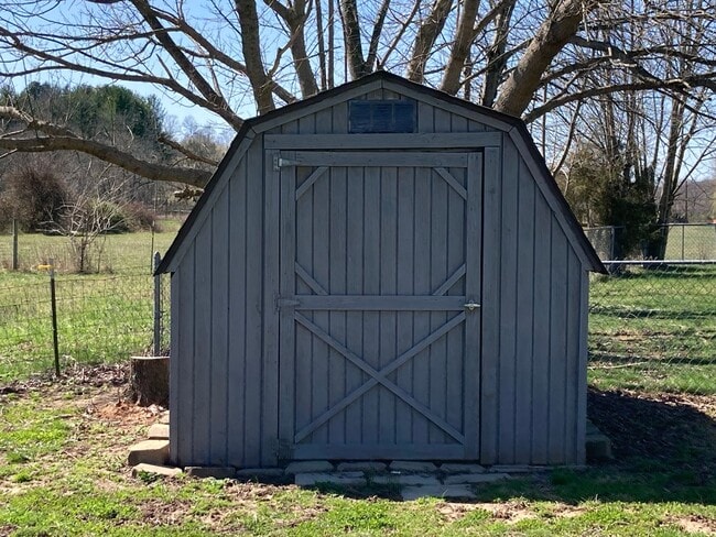 Building Photo - **Backyard offers County Setting in City L...