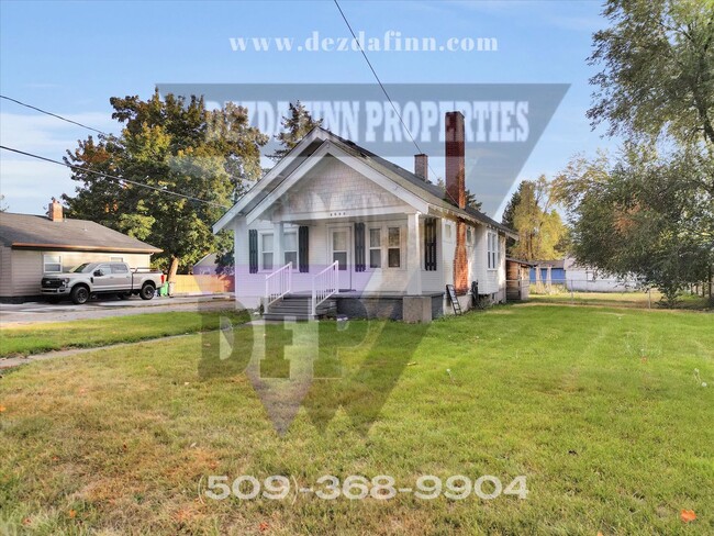 Building Photo - Delightful Bungalow near the Charming Town...