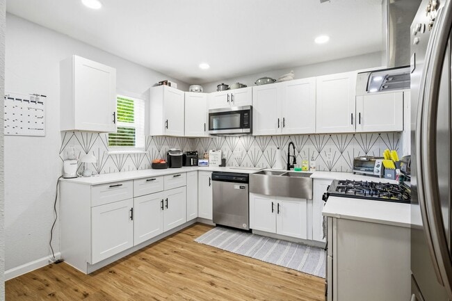 Building Photo - TCU-2712 Frazier Ave