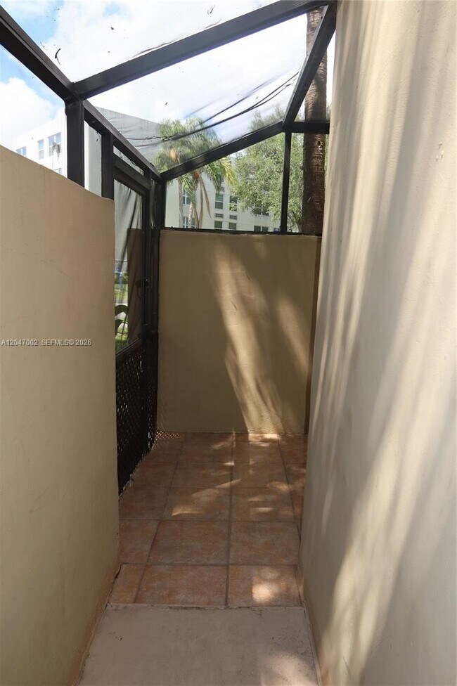 Building Photo - 10835 SW 112th Ave
