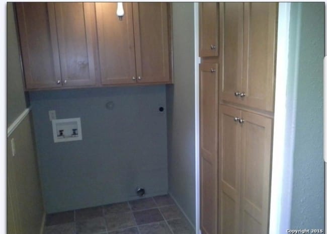 Building Photo - 323 Furr Dr