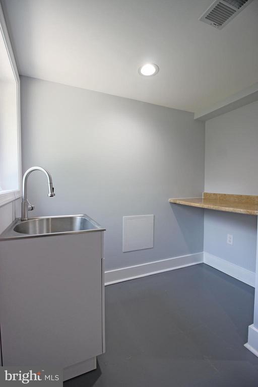 Building Photo - 6811 Glenmont St