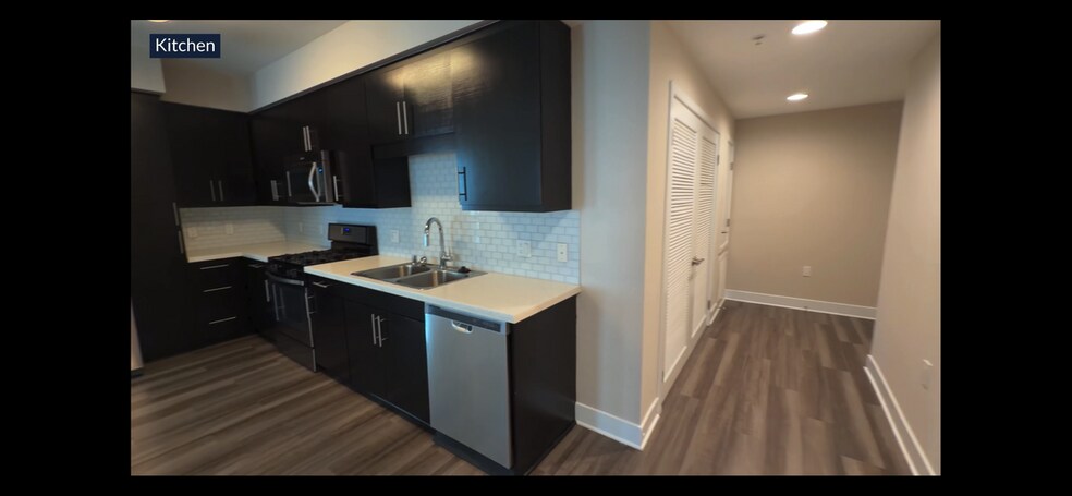 Building Photo - 7421 Edinger Ave