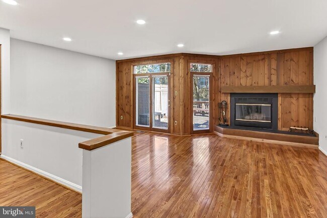 Building Photo - 4021 Lake Glen Rd