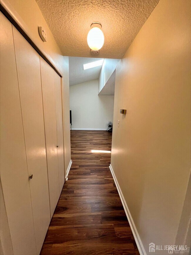 Building Photo - 2304 Aspen Dr