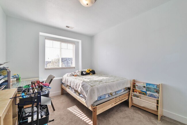 Building Photo - Immaculate 3-bedroom, 3.5-bathroom home for lease in Syracuse!