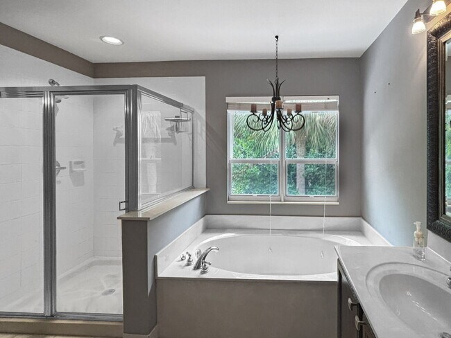 Building Photo - Spacious 3BR Townhome in Gated Villa Palma | Garage | Community Pool