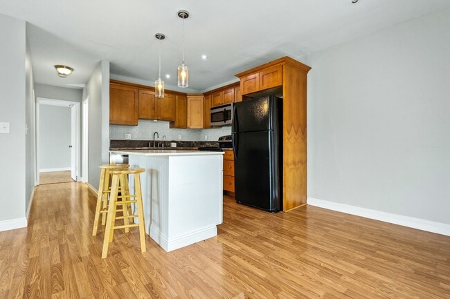 Building Photo - Fully Renovated Unfurnished 2 Bedroom/1.5 Bath at Southpointe