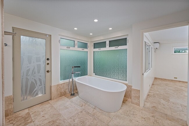 Building Photo - 4395 Aukai Ave