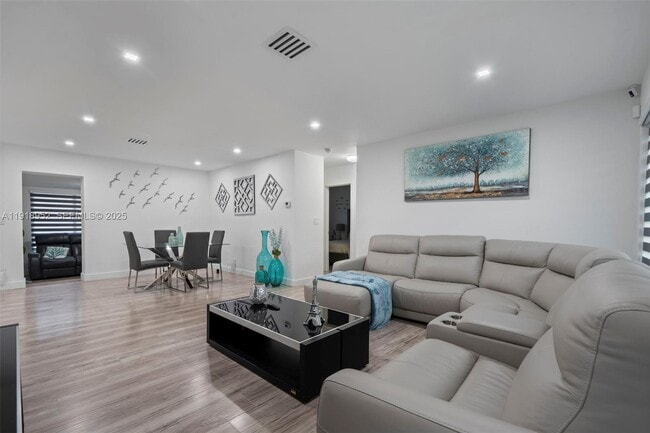 Building Photo - 850 SW 31st Ave