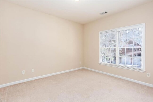 Building Photo - 3206 Windsor Lake Dr NE